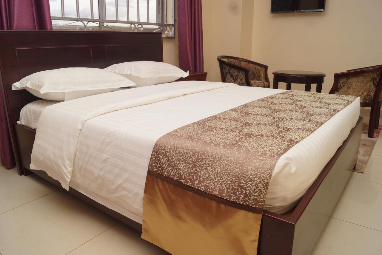 Diamonds Hotel Kampala Extérieur photo