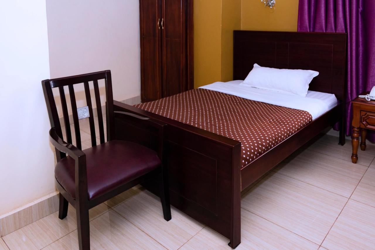 Diamonds Hotel Kampala Extérieur photo